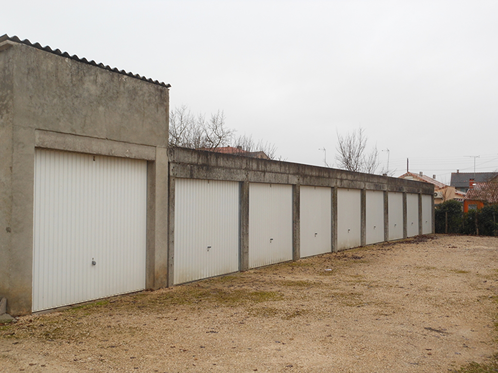 Garage / parking