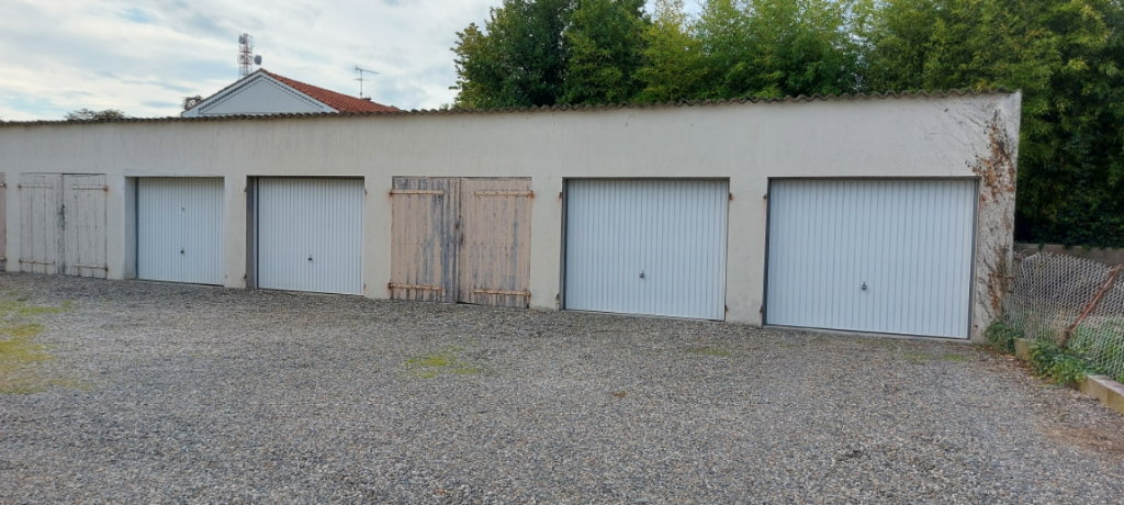 Garage / parking